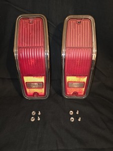 84-91 AMC Jeep Grand Wagoneer OEM Taillights LR Left Right Pair 5761508