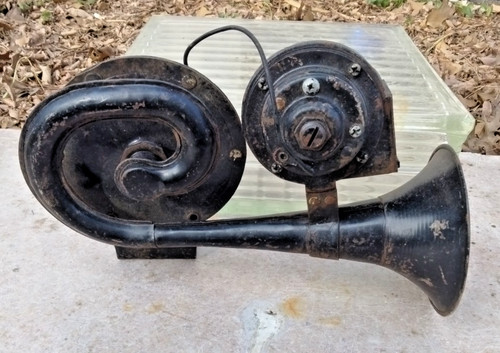 VNTG DUEL HORNS/CAR/TRUCK/HOT/RAT ROD CUSTOM/12 VOLT FORD/CHEVY/DODGE UNTESTED