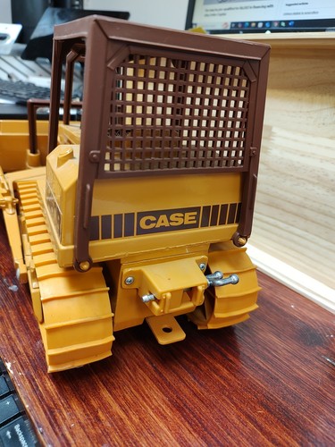 Ertl 1/16 Case 1450B Bulldozer industriale giocattolo in metallo con gabbia a rulli in plastica - Foto 5 di 9