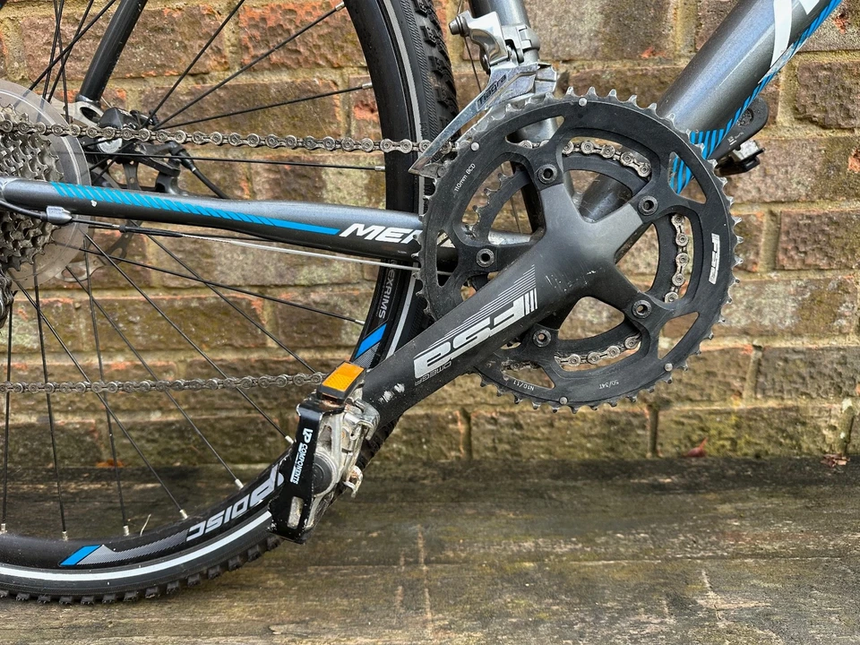 Bicycle - Merida - CX300 - Excellent Condition - Dk .Grey  Blue and white  - Image 3 of 4