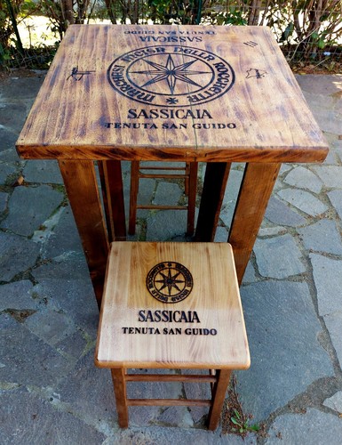 Tavolo alto e 2 Sgabelli Sassicaia . - Foto 3 di 9