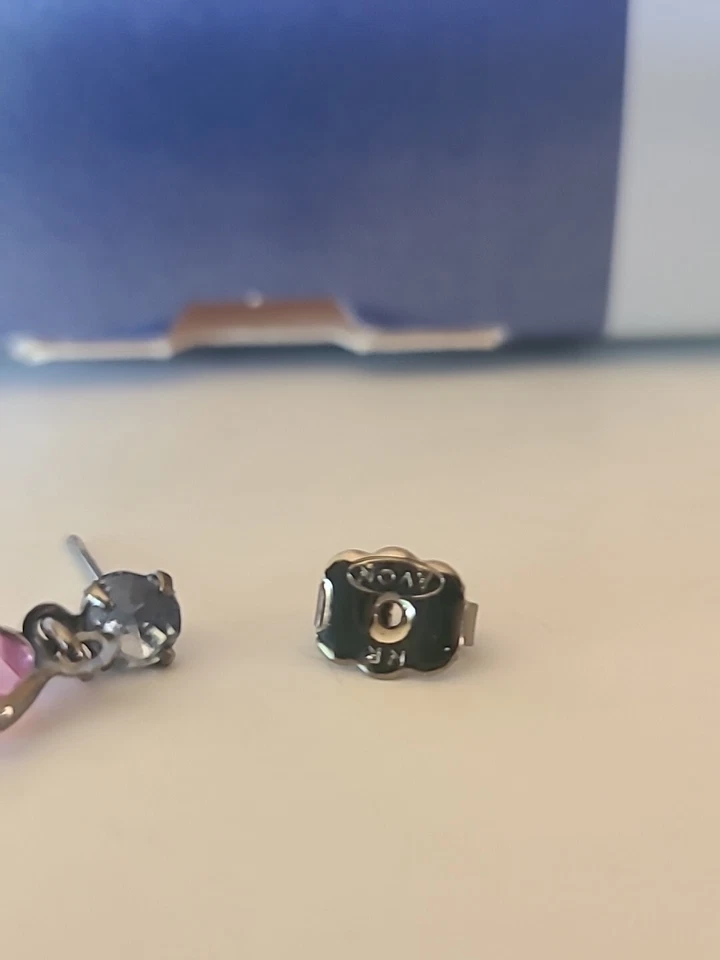 PENDIENTES AVON VINTAGE, FIRMADOS, GOTA PASTEL, LINDA PIEDRA AZUL TRANSPARENTE EN LA PARTE SUPERIOR, TRANSPARENTES Foto 3 de 4