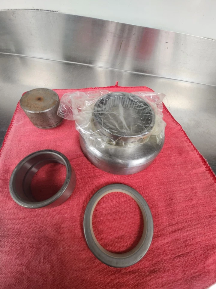 RODILLO RASCADOR DE PISO TOCADOR/INTERNACIONAL NUEVO DISEÑO 412-412B CON RODAMIENTO Foto 3 de 4