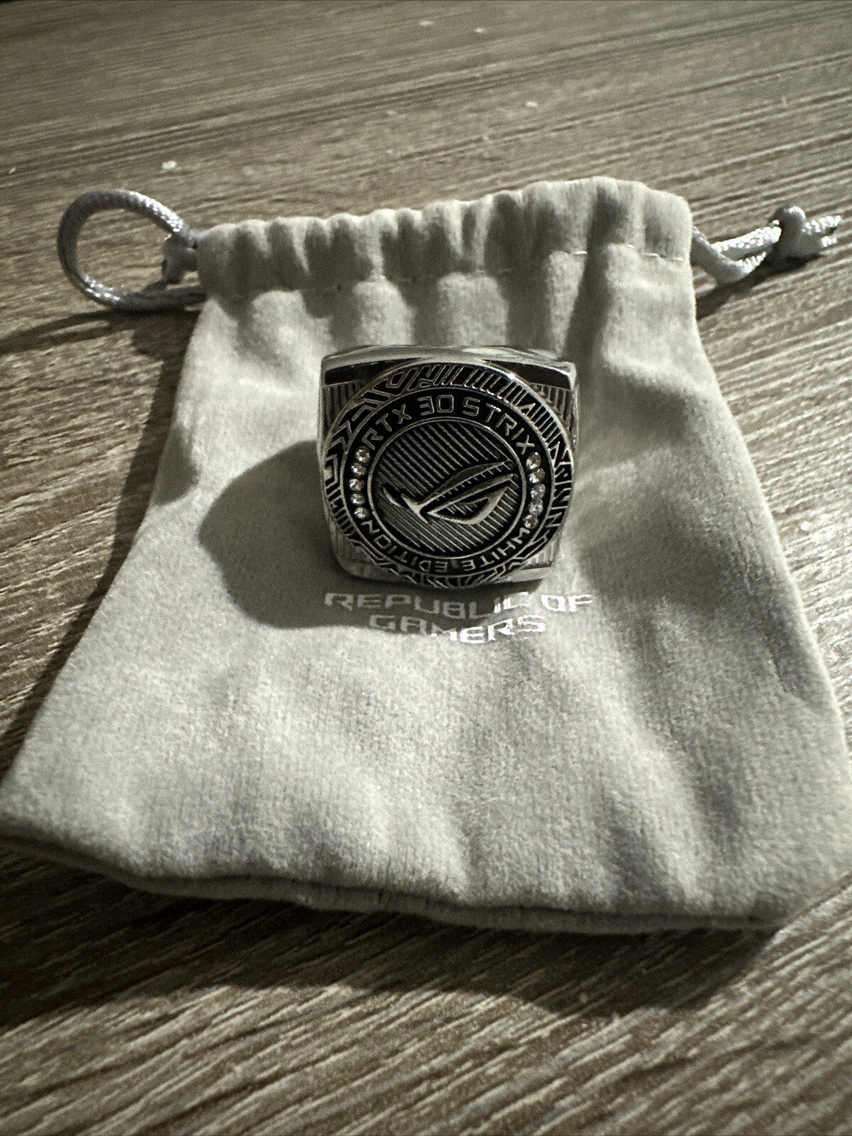 The ASUS rog ring. From ASUS ROG RTX 30 Series STRIX White Limited Edition. 