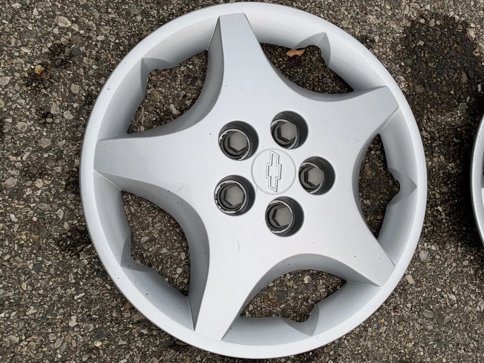 "Chevrolet Cavalier 2000-2005 tapacubos originales atornillados, juego de 4 restaurados" Foto 2 de 4