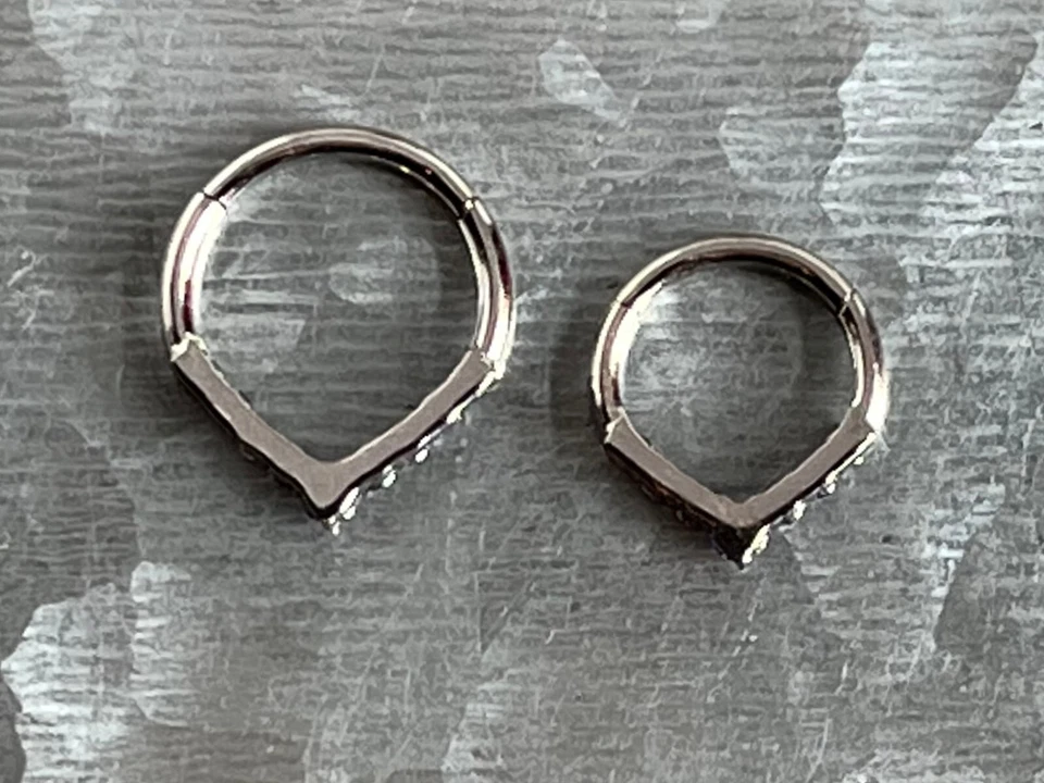 Anillo de segmento con bisagras delanteras Chevron Gem aro de tabique de acero hélice Daith 1 pieza Foto 4 de 4