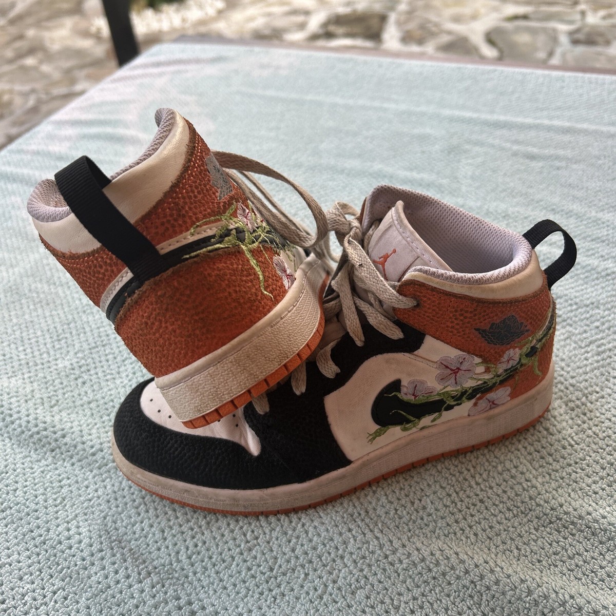 Nike Air Jordan 1 Mid SE Cherry Blossom Youth 2Y DQ8393-100
