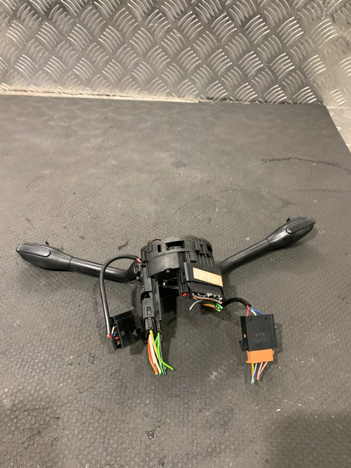 Volkswagen Golf 1999 indicador limpiaparabrisas tallo #2 Foto 2 de 4