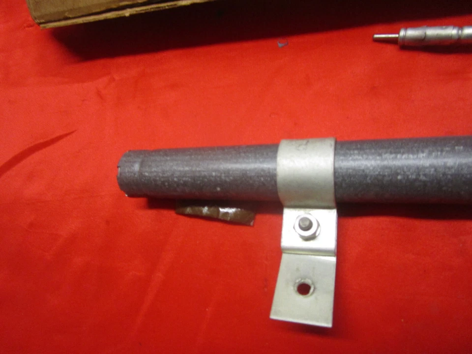 Ford Thunderbird 1969 antena de radio para radio am solo nos Foto 2 de 4