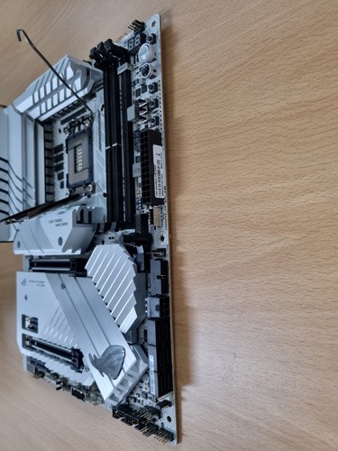 ASUS ROG Maximus Z790 APEX Intel LGA 1700 Gaming ATX Motherboard - White - 第 8/11 張圖片