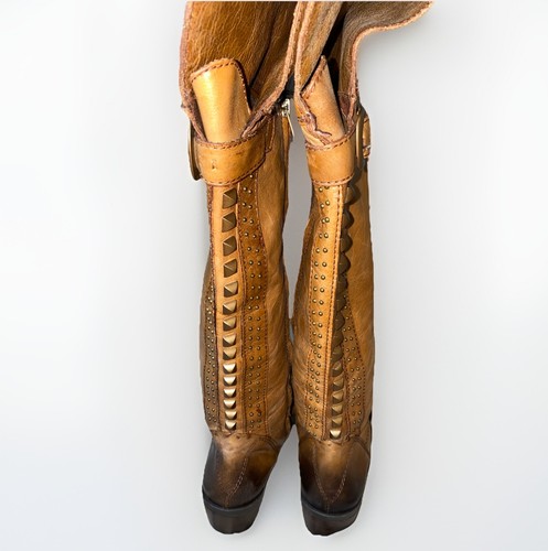 Stivali al ginocchio Vince Camuto in pelle marrone con borchie da donna taglia 8,5b western boho - Foto 3 di 8