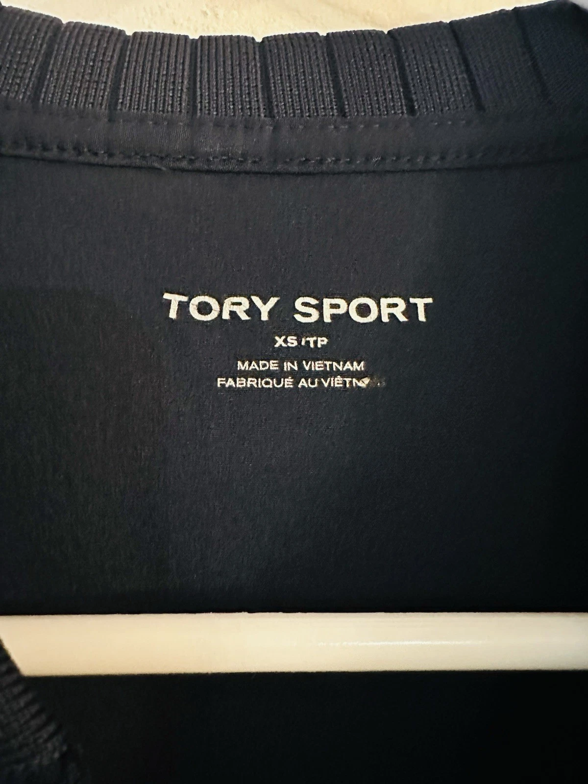Abito da golf TORY BURCH Sport Large blu navy con colletto zip performance plissettato ?