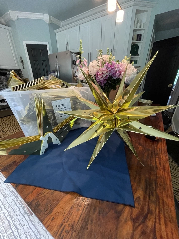 24 estrellas colgantes de Moravia. Cartulina dorada de peso pesado Foto 2 de 4