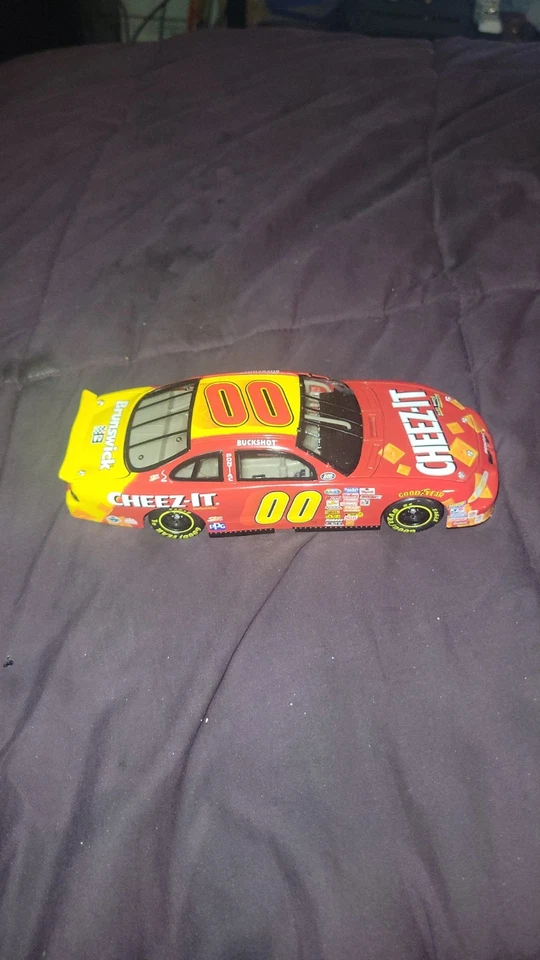 2000 Action Buckshot Jones #00 Cheez-it Pontiac Gran Prix Diecast 1/24 Scale - Image 2 of 4