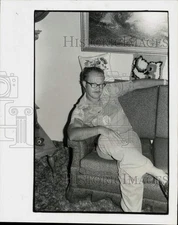 1978 Press Photo Mike Coughling talks about guns in his home - lra33612