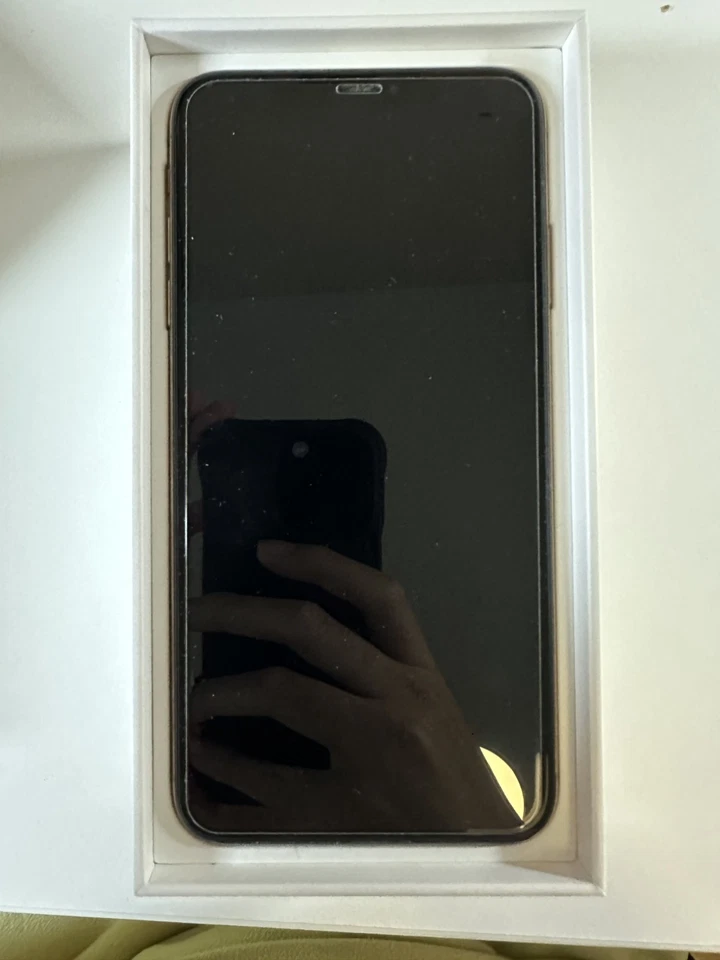 Apple iPhone XS Max - 64 GB - Gold (Unlocked) w/ Original box  - Image 2 of 4