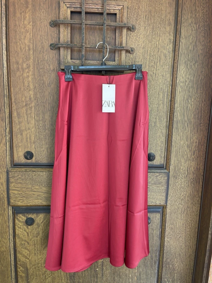 FALDA MIDI ZARA Satén Línea A Talla M Foto 3 de 4
