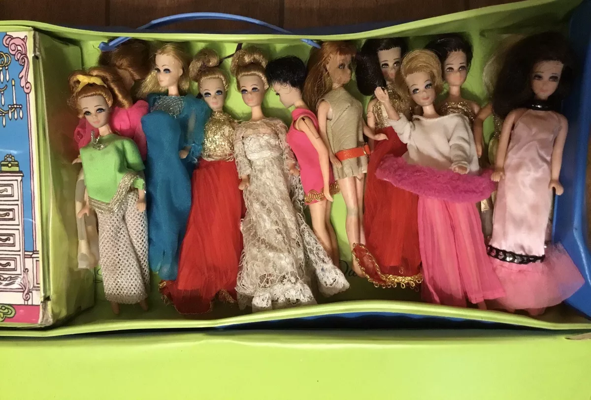 Vtg 1970s Dawn Friends Dolls w Case Accessories 12 Dolls Glori Angie Dale