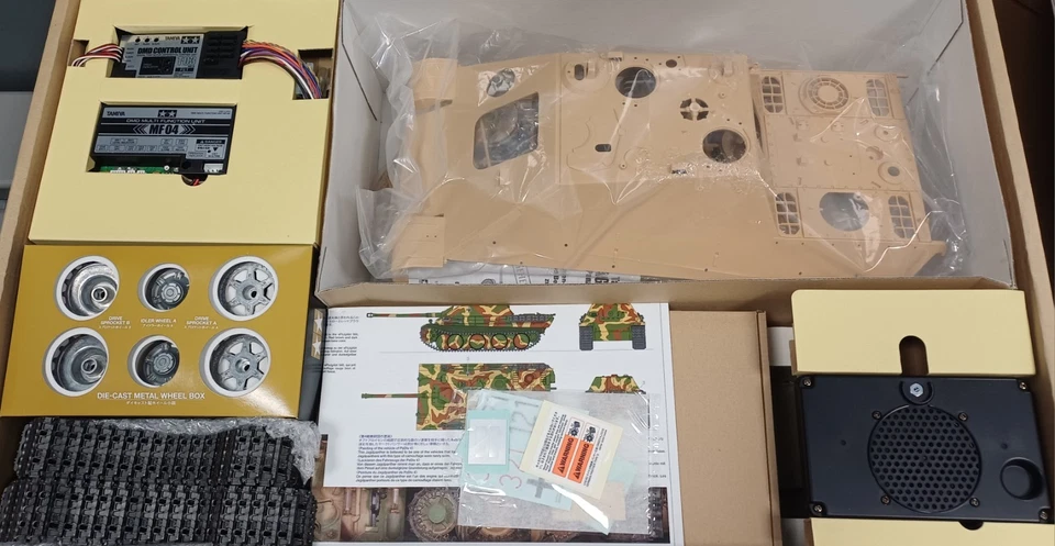 Tamiya 56024 German Tank Destroyer Sd.Kfz. 173 Panzerjäger "Jagdpanther"  - Immagine 2 di 4