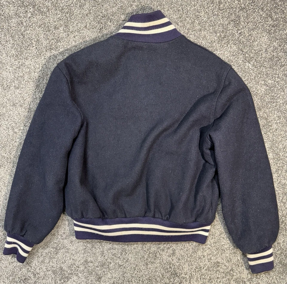 Chaqueta universitaria Holloway Original para hombre talla mediana azul marino abotonada Foto 2 de 4