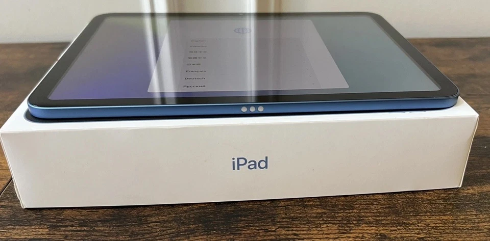 Apple iPad 10th Gen (64GB, Wi-Fi, Blue) Mint Condition 2023 - Image 3 of 4