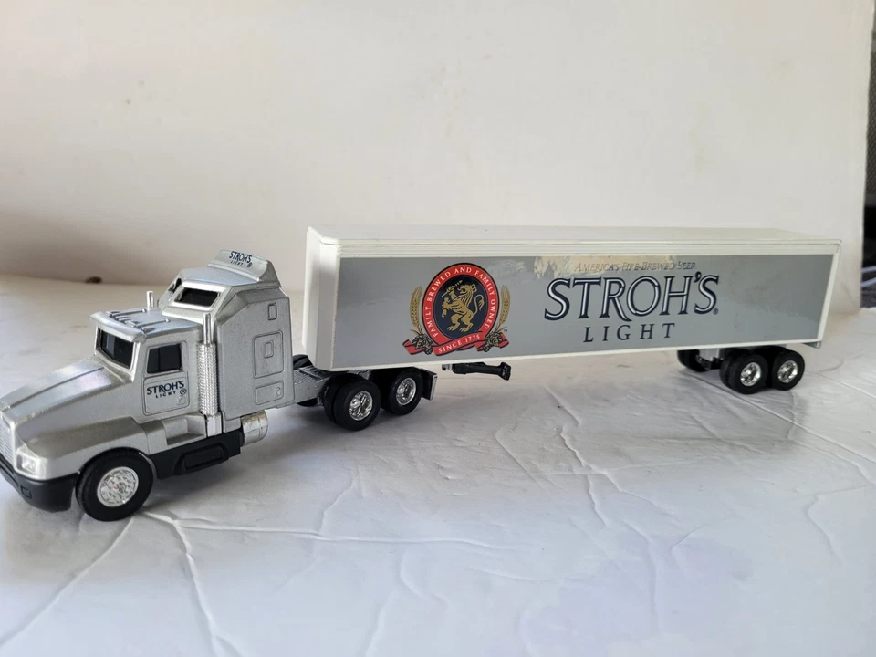 ERTL  2 STROH'S  BEER  TRACTORS  and TRAILERS  1/64 - Image 2 of 4