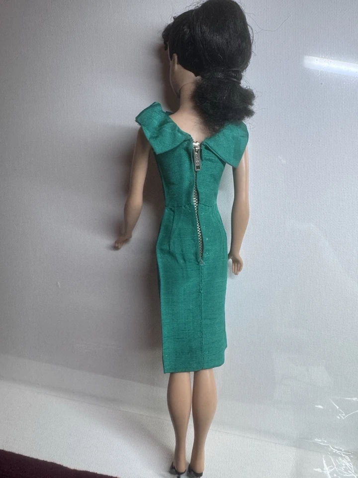 MUÑECA VINTAGE BARBIE DIFÍCIL DE ENCONTRAR VAINA DE SEDA JADE EXCELENTE ESTADO NO INCLUIDA Foto 2 de 4