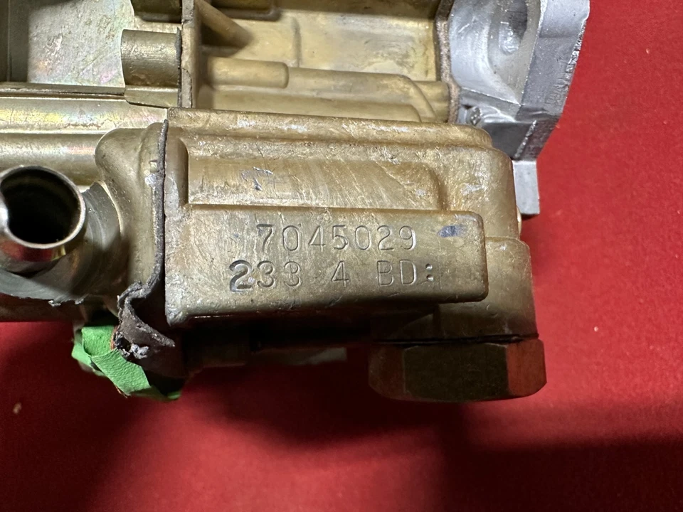 CARBURADOR CHEVROLET VEGA MONZA 2,3 L 7045029 GM 75-76 NUEVO DE STOCK REMAN 1975-1976 Foto 3 de 4