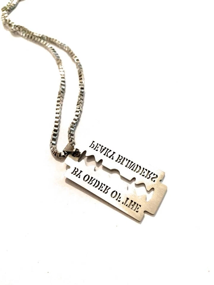 Peaky Blinders Collana Acciaio Thomas Shelby Incisioni Lama By Order Of Serie - Immagine 4 di 4