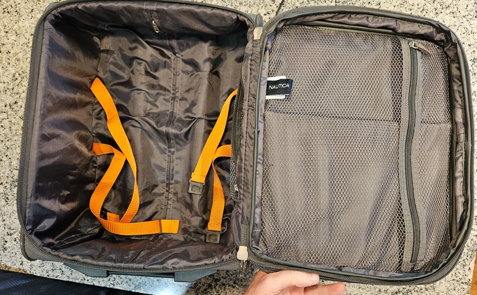 Nautica 过夜旅行行李箱 - 2 轮,伸缩手柄,可扩展 — 第 4/4 张图片