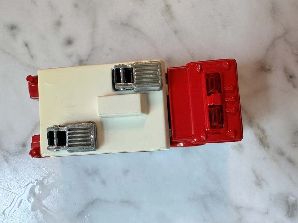 Matchbox Mack Auxilary Power Truck 1991 Diecast Red Bridge & Highway Dept - Imagem 3 de 4