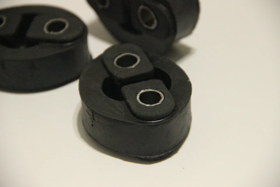 Soportes de montaje de tubo de escape de goma para Suzuki samurai 3 x  Foto 2 de 3