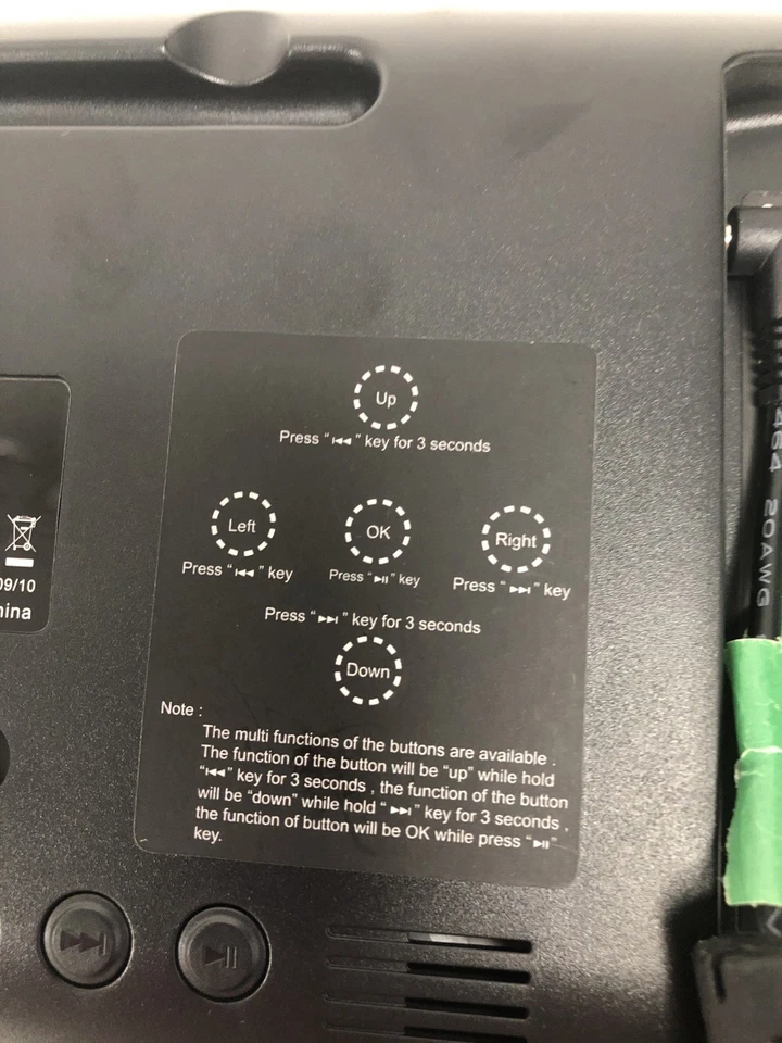 Digital Photo Frame 7 Inch LCD Display with Clock Calendar Features Pre Owned  - Image 4 of 4