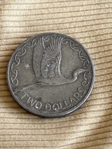 New Zealand $2 Rare Coin dated 1998 Environmental Fragments On Observe - Picture 4 of 4