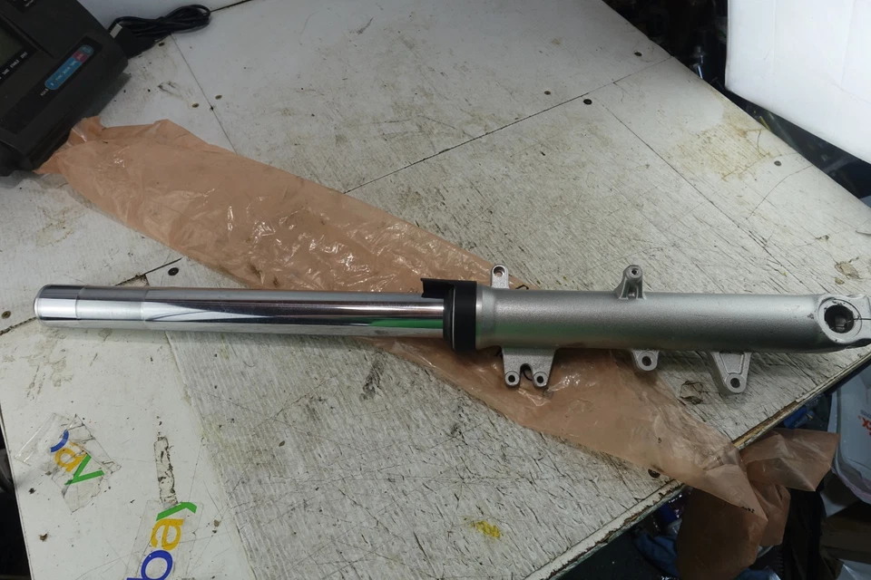 HONDA ST1300 ST 1300 GARFO DIANTEIRO DIREITO ASSY TODOS OS ANOS ABS NÃO BOM LIMPO RETO - Imagem 2 de 4