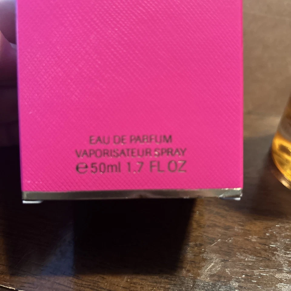 Eau de Parfum Spray Prada Candy by Prada 1,7 OZ Mujer Foto 2 de 4