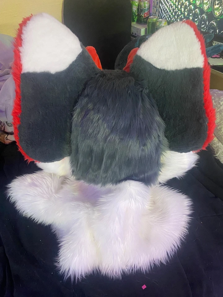 灰色白色和红色恶魔狗毛皮服服装,二手状况良好 — 第 4/4 张图片