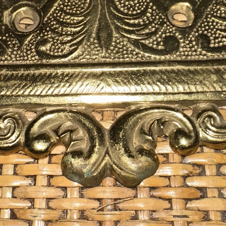 VTG Virginia Metalcrafters Brass Double Switch Plate Cover VM 2418 Ornate Crest - Image 4 of 4