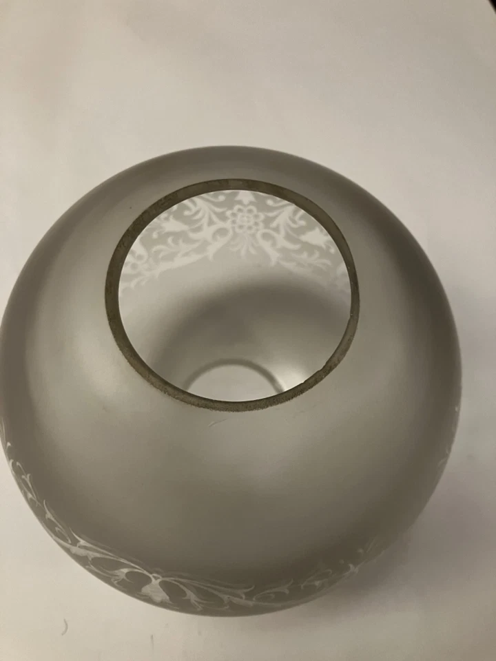 Ancien globe en verre poli et gravé pour lampe à pétrole - Photo 3/4