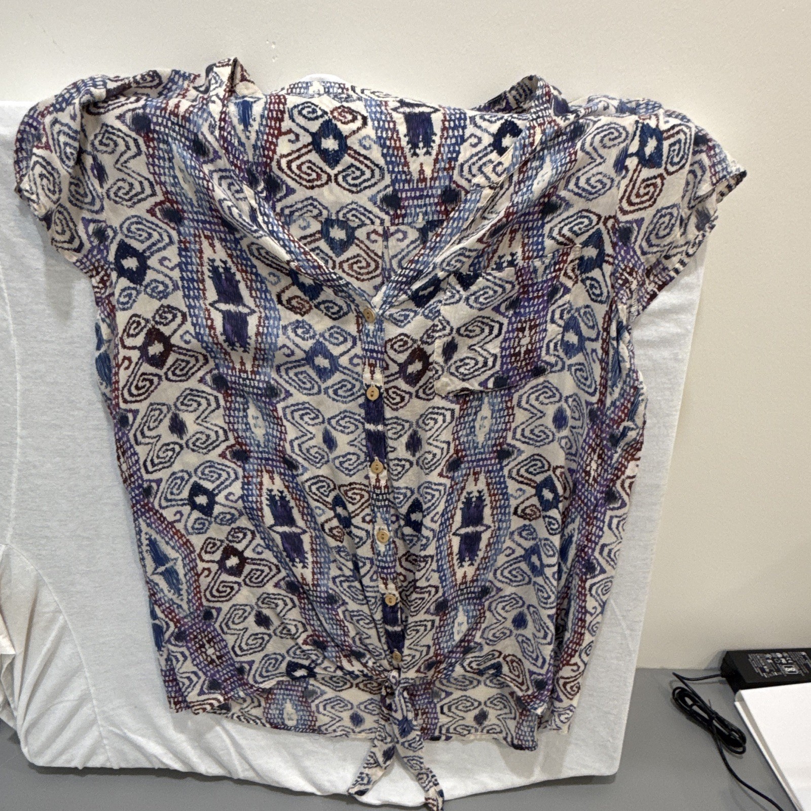 Women's V-Neck Geometric Button Front Blouse Top Blue/White/Brown Short Sleeve S