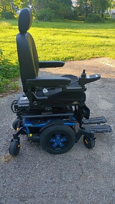 Quantum Q6 Edge 3 iLevel Power Wheelchair 6-Wheel w/ Headrest, Belt Black/Blue