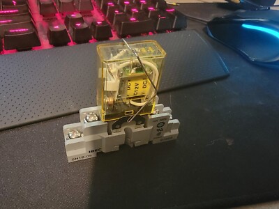 IDEC SH1B-05 10 300V with relay