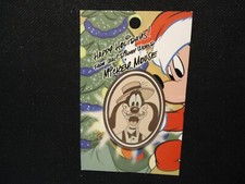 DISNEY WDW HAPPY HOLIDAYS 2004 PIN PURSUIT GOOFY PORTRAIT PIN ON CARD LE 2000
