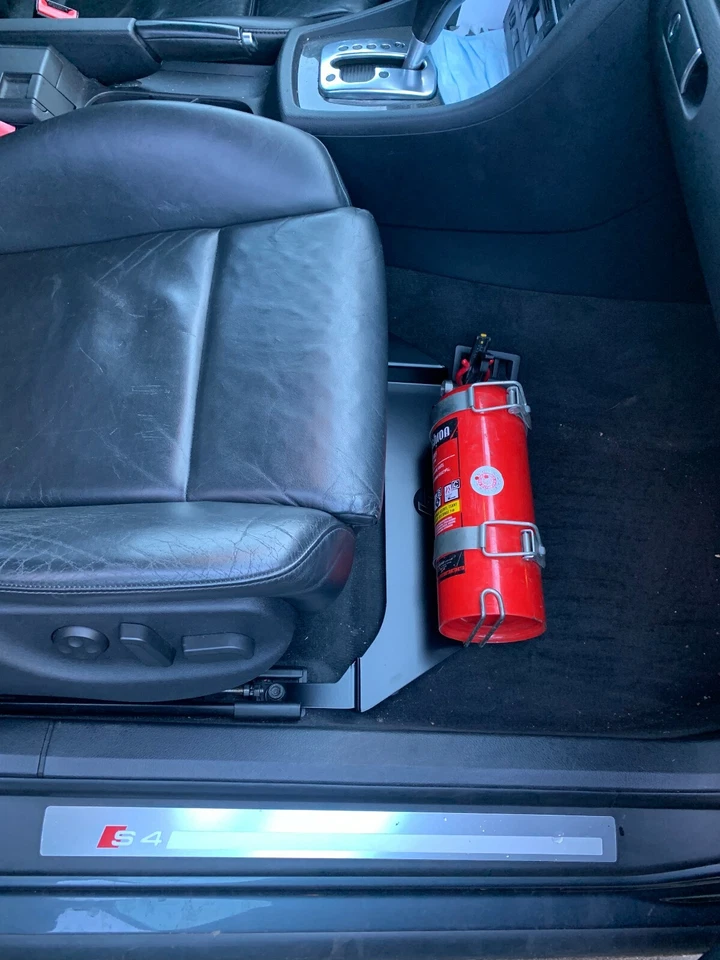 Staffa supporto estintore F4 Fabrication per Audi A4 S4 RS4 B7 - Immagine 4 di 4