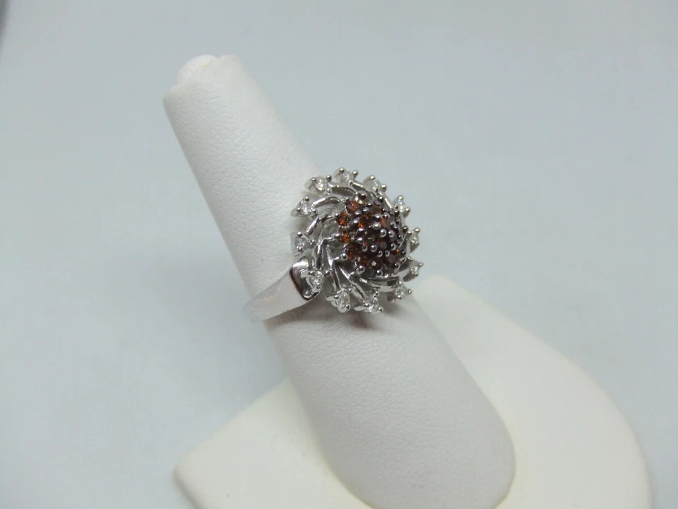 Anillo de diamantes de oro blanco 10k naranja rojizo y blanco talla 6 Foto 4 de 4