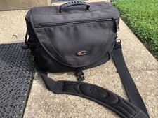 LowePro Nova 5 Blue Shoulder Camera Bag - LAR...