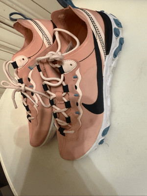 Nike Women's React Element 55 Athletic Sneakers Coral Stardust Size 6.5