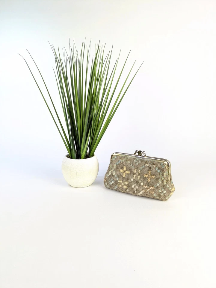 Vintage Welsh Wool Tapestry Purse. Red Velvet Lining 2 Compartments. Retro - Image 2 of 4