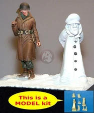 Plus Model 1/35 Winter Pastime US G.I. w/Shovel & Cigar w/Snowman 1945 WWII 391