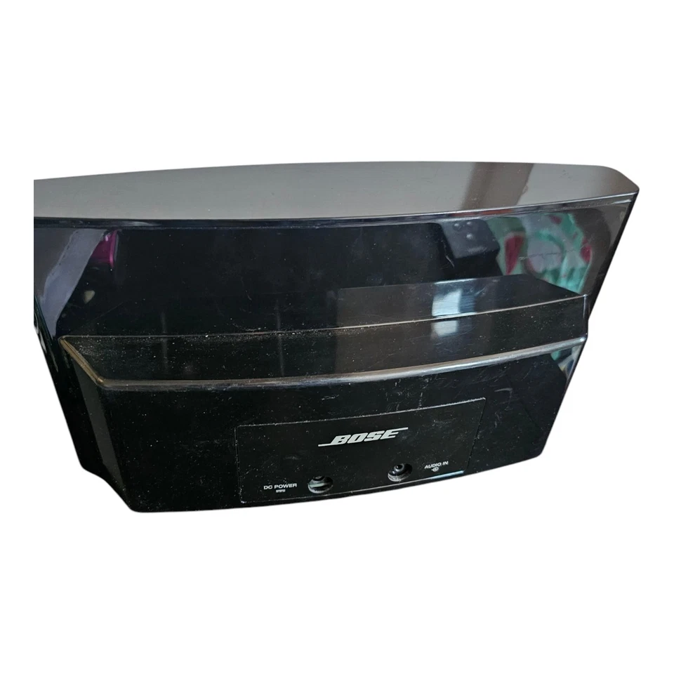 Bose SoundDock Speaker + Apple IPod Touch + Mains Cables Tested Working - Image 3 of 4